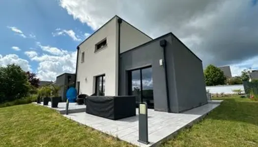 127 m² habitables + garage. Proches écoles et commerces 