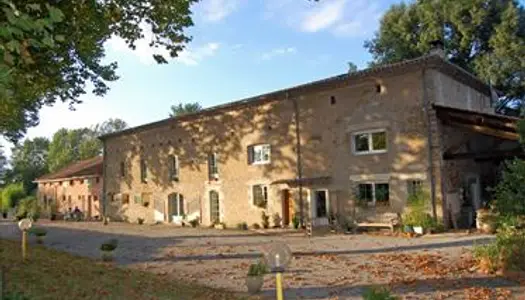 Belle famille de caractère Stone Farm-House - Trois maisons de vacances (gites) avec pisci