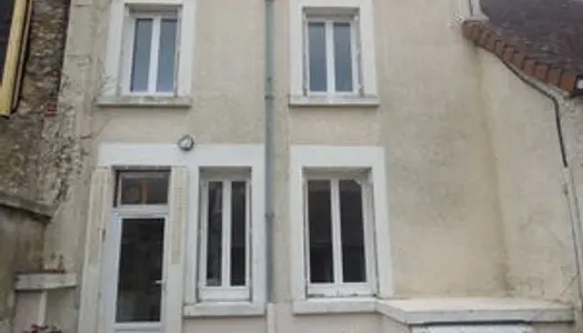 Centre ville maison 70 m2. Terrain clos. 