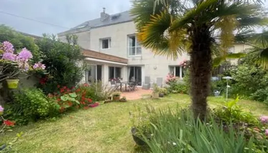 Angers maison avec jardin clos et garage 