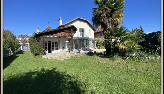Dpt Hautes Pyrénées (65), à vendre TARBES maison P8 de 182 m² - Terrain de 846,00 m² 