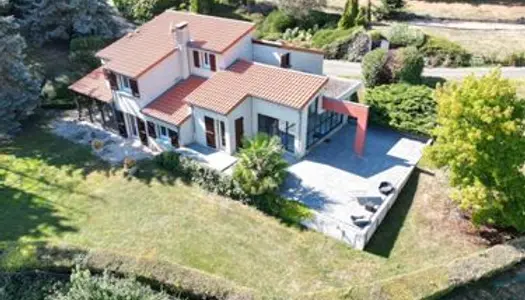 Villa 7 Pièces de 175m2 / Commune de Chanonat