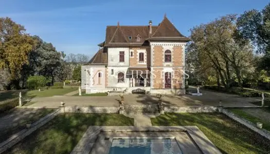 Château 20 pièces 1100 m²