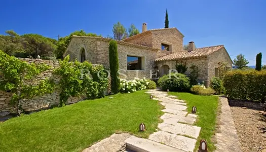 Gordes, superbe propriété de presque 2,5 hectares au grand calme