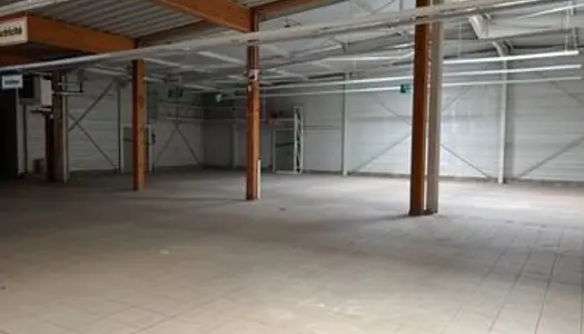 Local commercial 700 m² ANNEYRON