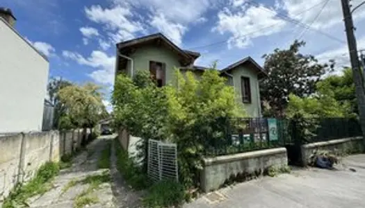 Immeuble de rapport avec garages et jardin aux Minimes 