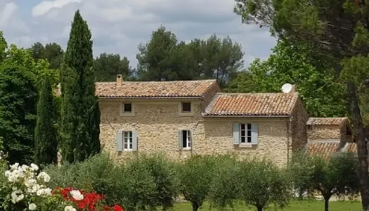 Maison de campagne à louer en Provence, 7 chambres , piscine chauffée dans un lieu unique 