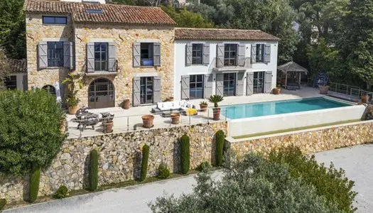 LE CANNET - Villa contemporaine avec piscine et vue mer sur les hauteurs de Cannes.