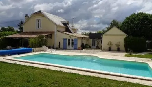 Maison en pierre magnifiquement rénovée avec piscine creusée 