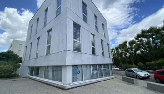 Bureaux 131 m² 