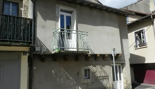 Appartement à vendre à Saint-Céré, 44m², centre-Ville, 1 chambre, cuisine ouverte, balcon. 