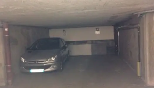 Place parking en garage souterrain proche des Halles 