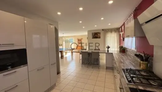 Villa 4 pièces 165 m²