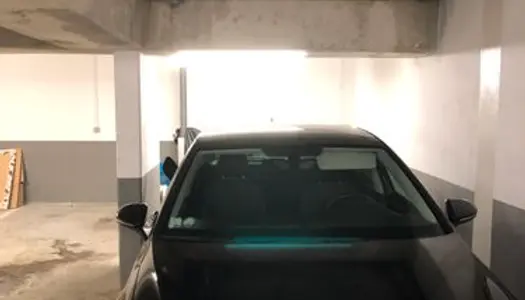 Double place de Parking dans résidence très récente (2018) sécurisée avec porte motorisée avec 