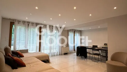 Appartement familial. Rue des Charmettes. 102 m² 