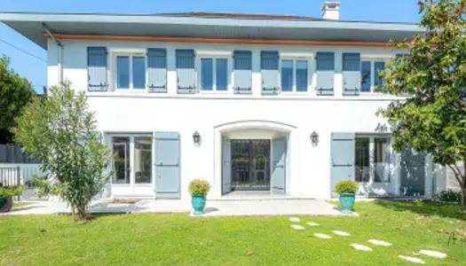 Maison 7 pièces 240 m²