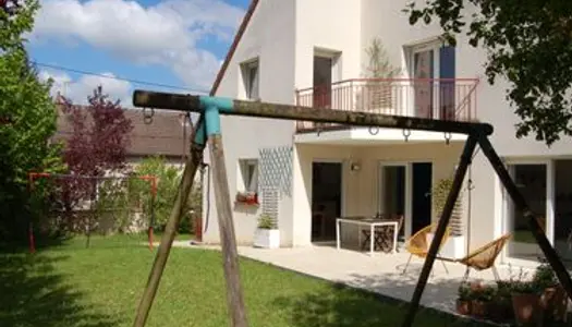 Montmuzard, maison familiale récente de 240 m² avec grande terrasse et jardin + studio locatif 
