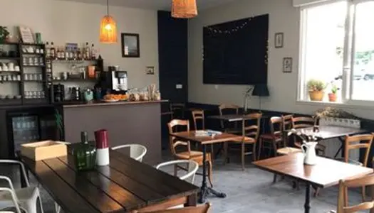 Local Commercial café/restaurant dans coeur de village