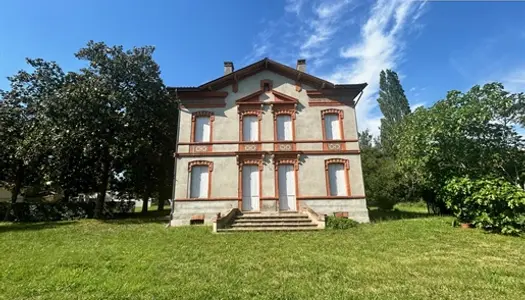 Maison de charme de 180m2 avec garage indépendent sur une parcelle de 4784m2 