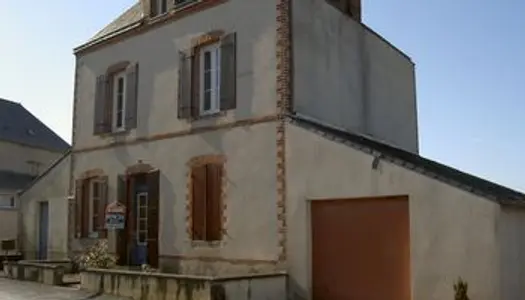 Maison - Villa Location Val d'Erdre-Auxence 5p 169m² 580€