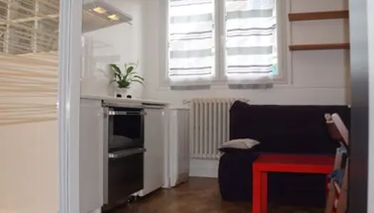 LE VESINET APPARTEMENT REFAIT NEUF MEUBLE 11m²