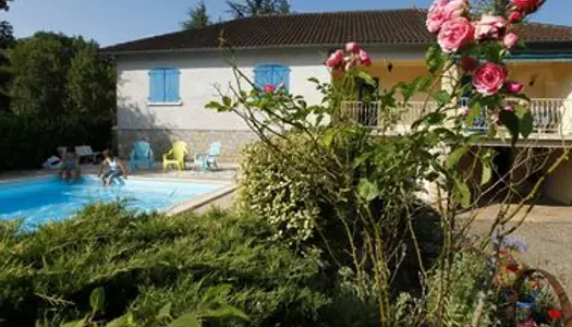 Maison familiale avec piscine et grand jardin