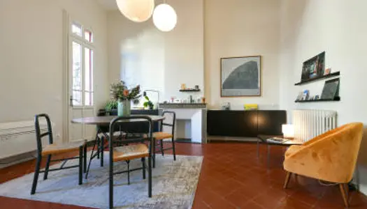 UZÈS CENTRE HISTORIQUE : TRÈS BEL APPARTEMENT DE 80 M² 