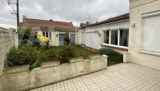 GRANDE MAISON DE VILLAGE INDIVIDUELLE AVEC GARAGE