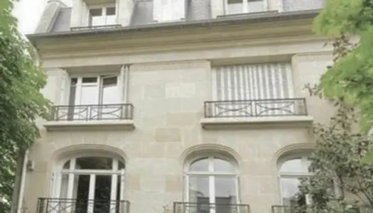 Vends à deux pas du Triangle d'or, Paris 8ème 700m²