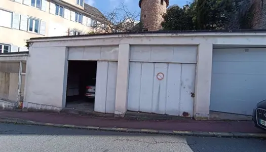 Garages à vendre, pour trois véhicules,grandes portes, centre ville 19000 Tulle