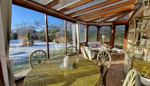 Très jolie maison à pied des écoles et commerces.