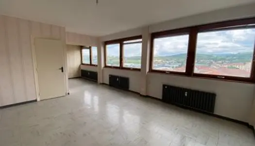 Appartement avec ascenseur, balcon, garage et cave 