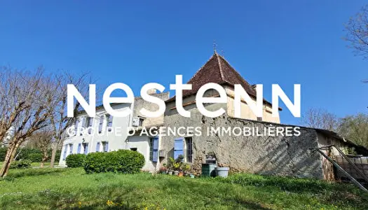 Ancien corps de ferme en pierre a renover, d'une superficie habitable de 215 m2, avec un parc de 590