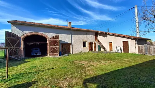 Ancienne ferme à restaurer avec 1.6 hectare de terrain.