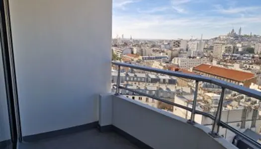 Loue Grand studio, balcon avec vue sur Montmartre et Tour Eiffel 