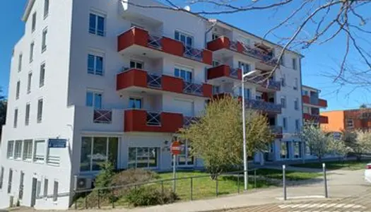 Immobilier professionnel Location Saint-Just-Saint-Rambert  122m² 1050€