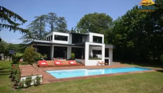 Maison 11 pièces 475 m²