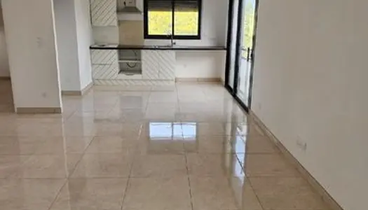 Loue a l'année appartement 80m2 a la plage 