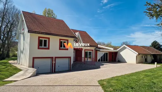 Maison 9 pièces 338 m²