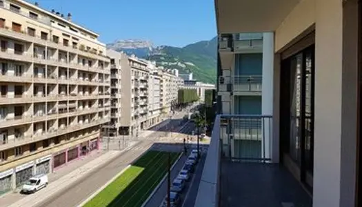 Quartier Albert 1er de Belgique, dans une copropriété de standing sécurisée avec vidéophone et 