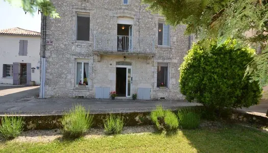 Magnifique maison de village avec plein de caractère. 