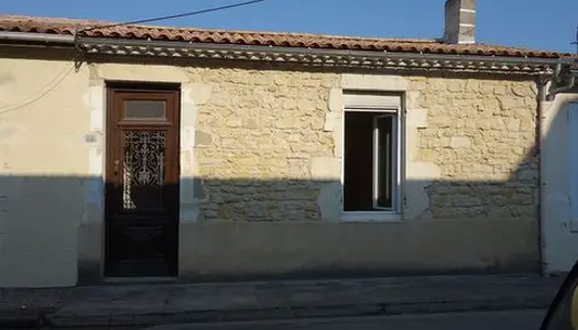 PETITE MAISON DE VILLE ET SA MINI COUR 