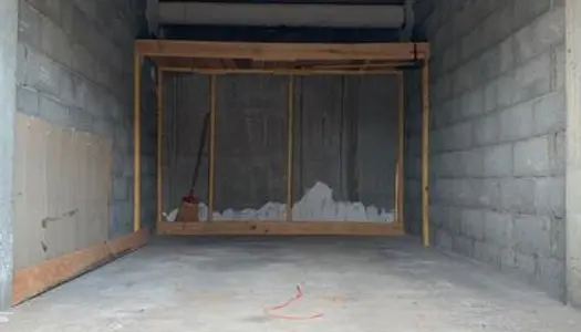 Garage box local résidence fermée portail