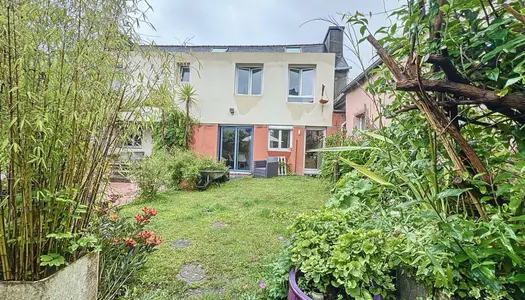 A VENDRE - LE RELECQ KERHUON - MAISON DE CHARME ATYPIQUE AVEC JARDIN CLOS 