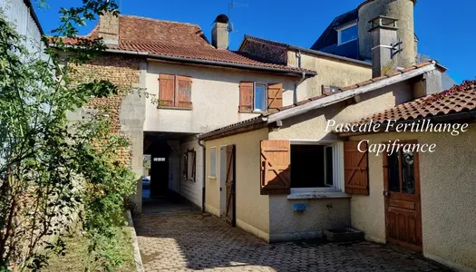 Pyrénées Atlantiques (64), Maison béarnaise de village