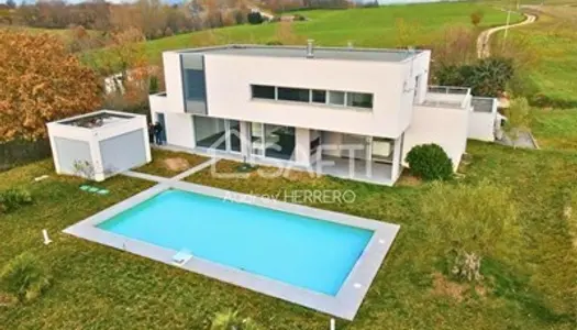 Maison 8 pièces 330 m²