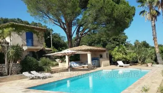 Villa 7 pièces 245 m²