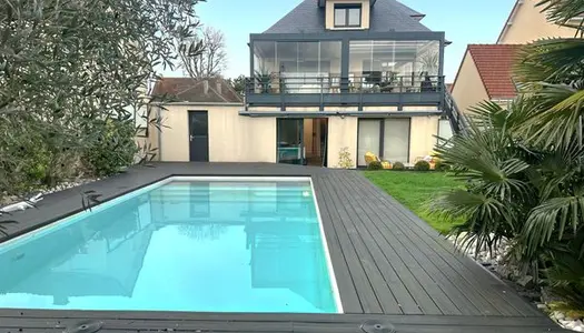 Maison 7 pièces 240 m²