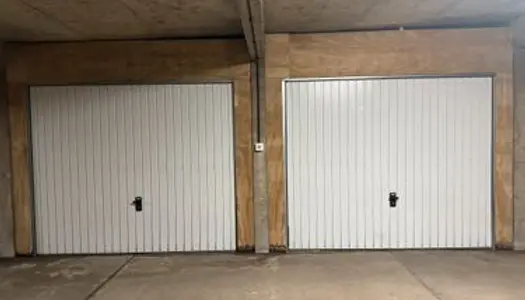 Garage double fermé, 2 portes, 33m2 