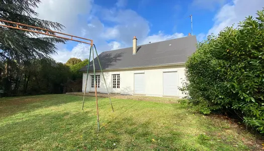 Belle maison de plain-pied de 90 m2, 4 pièces, 3 chambres, proche lycées, et forêt